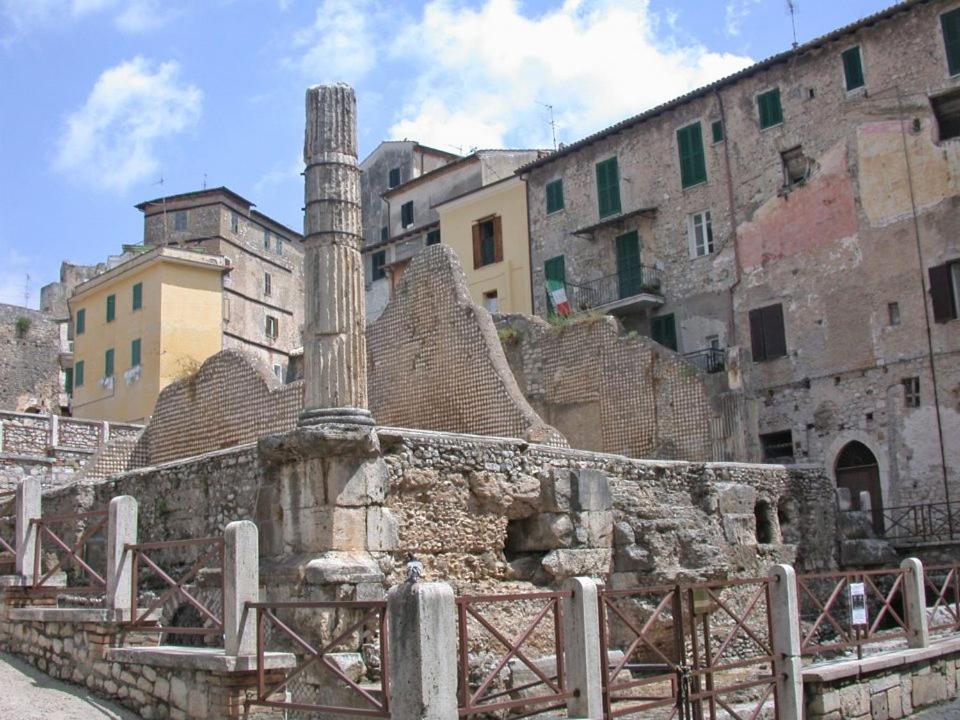 Luxury Suite - Teatro Romano - Duomo - Centro Storico Wi-Fi تيراتشينا المظهر الخارجي الصورة