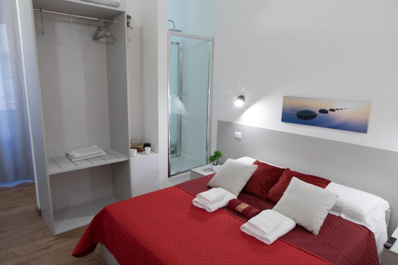 Luxury Suite - Teatro Romano - Duomo - Centro Storico Wi-Fi تيراتشينا المظهر الخارجي الصورة