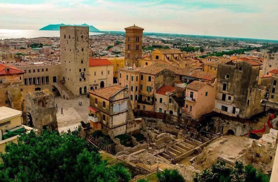 Luxury Suite - Teatro Romano - Duomo - Centro Storico Wi-Fi تيراتشينا المظهر الخارجي الصورة