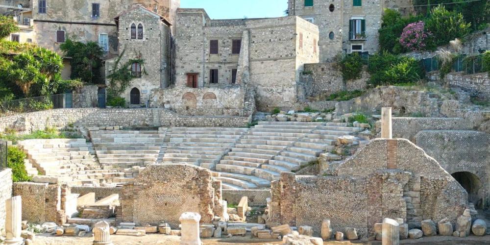 Luxury Suite - Teatro Romano - Duomo - Centro Storico Wi-Fi تيراتشينا المظهر الخارجي الصورة